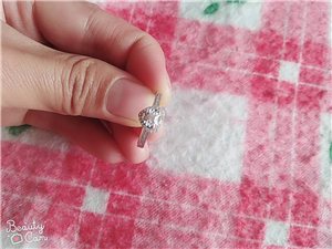18K钻戒指，总质量:2.0931g，形状:圆钻形(配镶钻石)，喜欢的加我微信号:fu1318061...